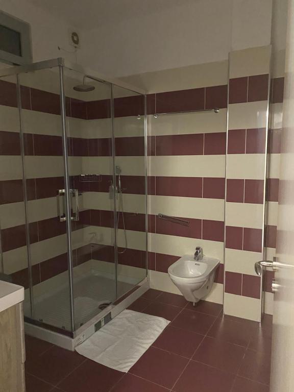 Redona Apartament - Image 8