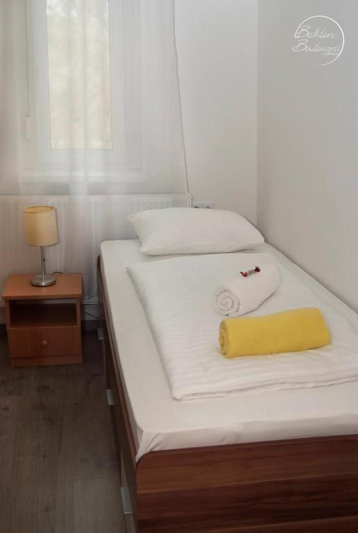 Posteľ alebo postele v izbe v ubytovaní Bethlen Boulevard Apartman