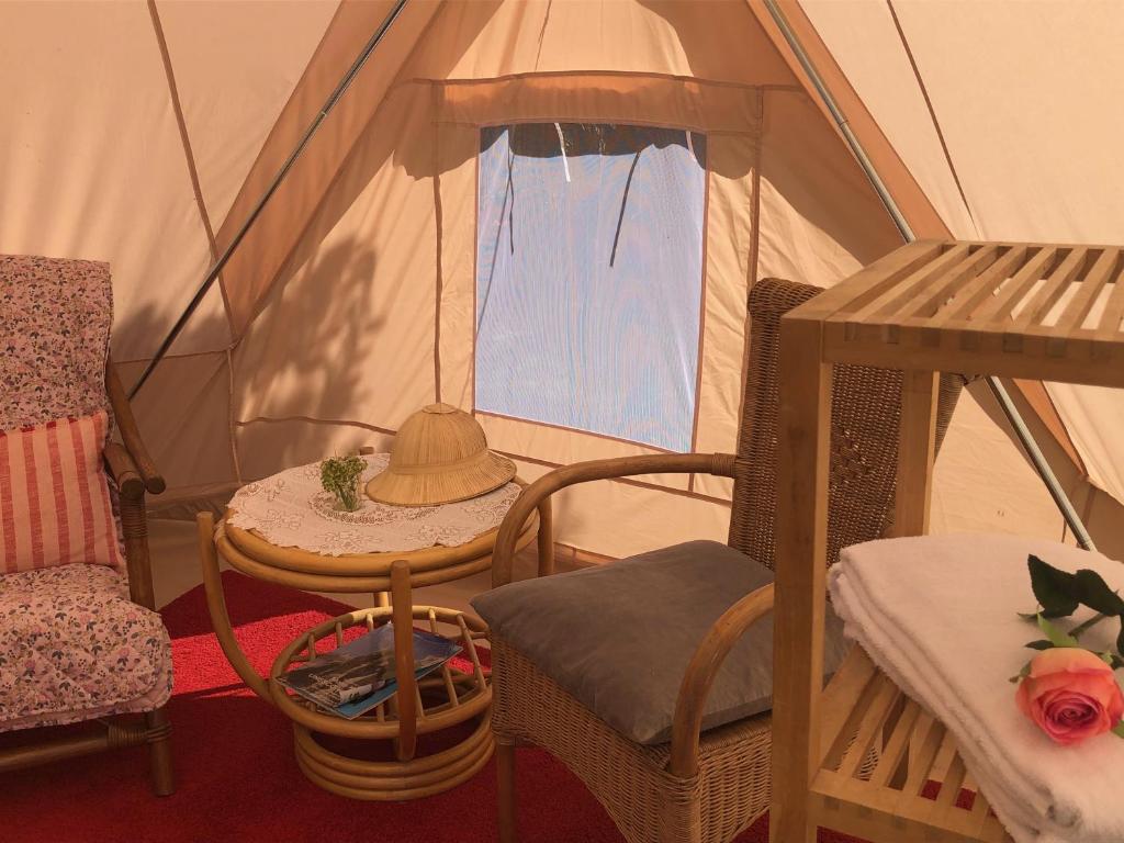 Postel nebo postele na pokoji v ubytování Helles Have Glamping