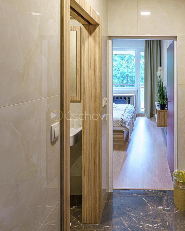 A bed or beds in a room at Hotel Garni
