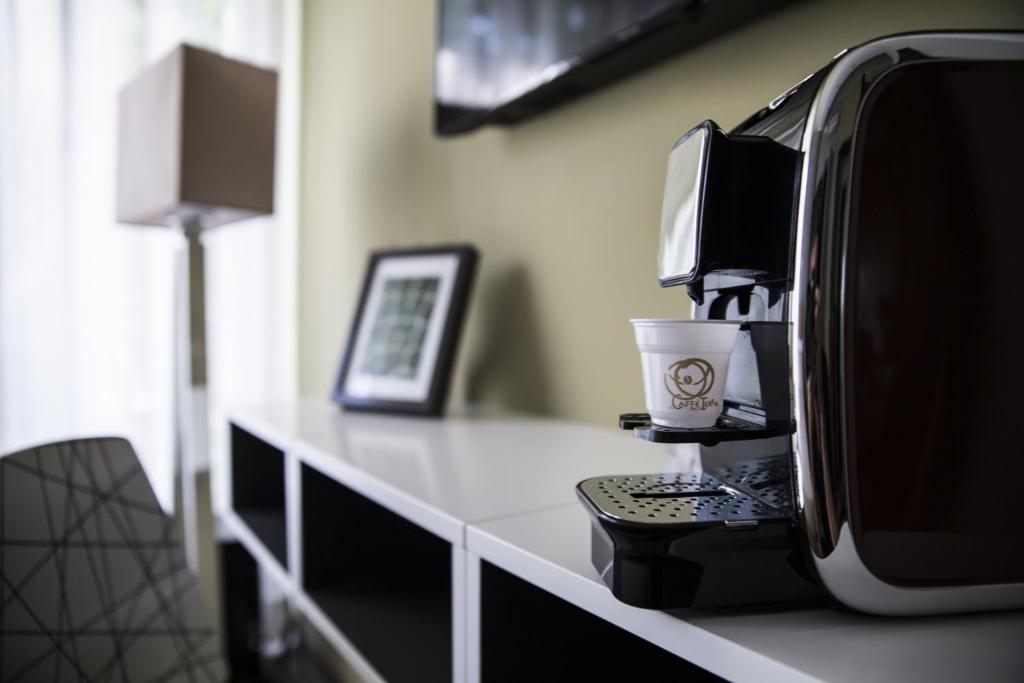 Príslušenstvo na prípravu kávy alebo čaju v ubytovaní Serendipity Rooms