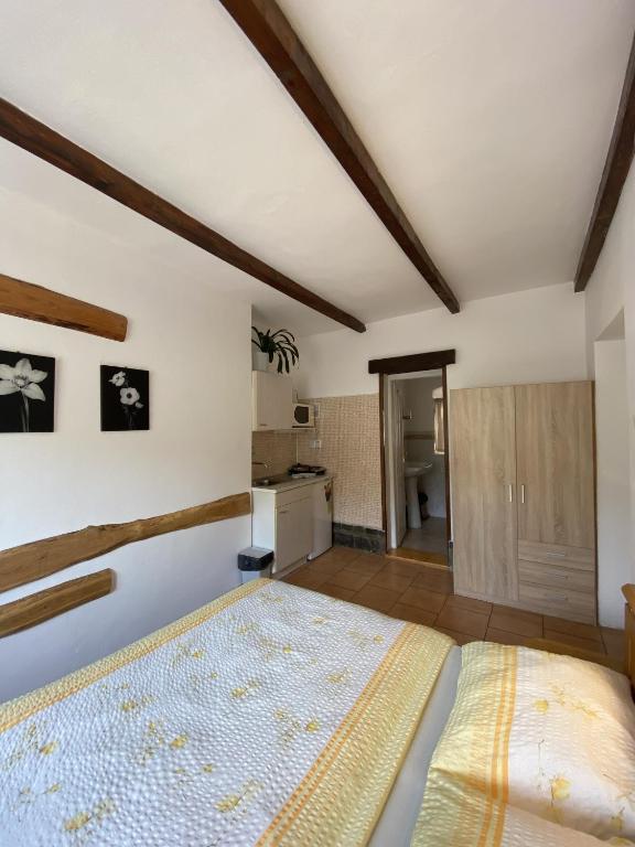 Postel nebo postele na pokoji v ubytování Pension Hamry