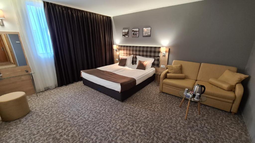 Aqua Hotel - Deluxe Double Room