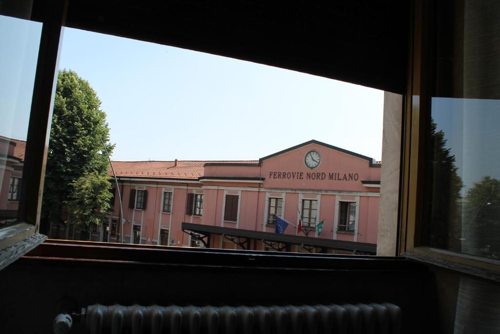 a view of a large building from a window at L'appartamento della Stazione di Saronno in Saronno