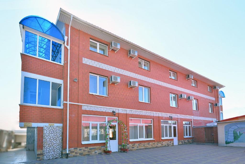 a red brick building with a lot of windows at Gostiny Dvor №1 in Voronezh