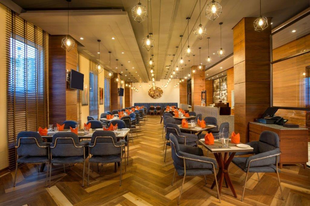 Posezení v ubytování Four Points by Sheraton Chennai OMR