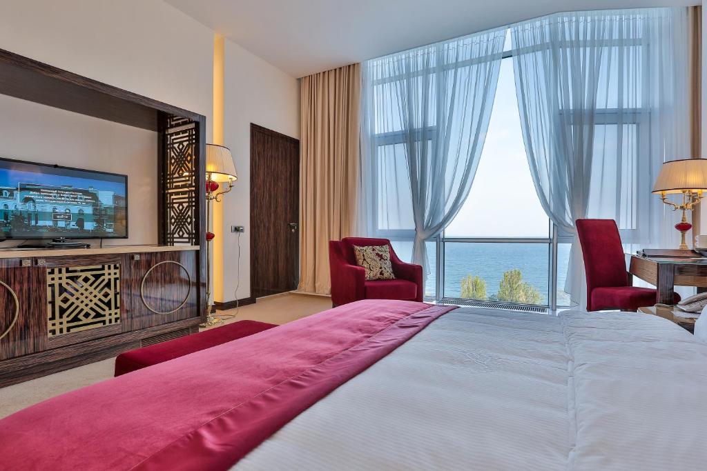 Postel nebo postele na pokoji v ubytování KADORR Hotel Resort & Spa