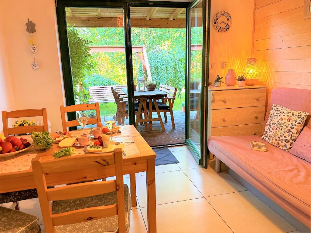 a living room with a table and a dining room at Liwia Park in Niechorze