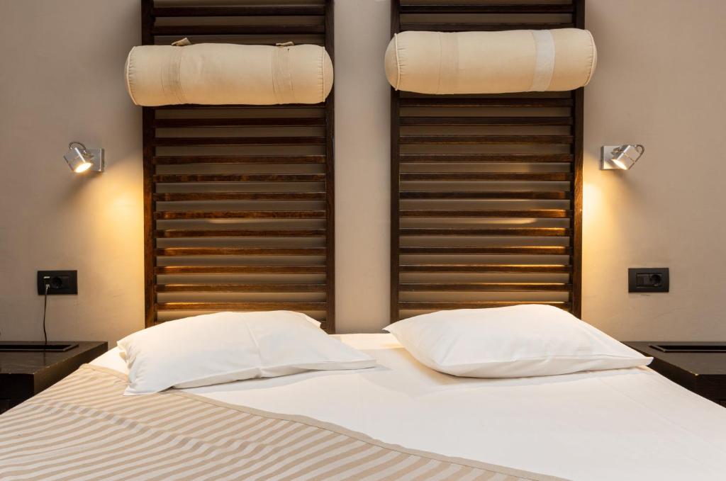Postel nebo postele na pokoji v ubytování Plaza Hotel