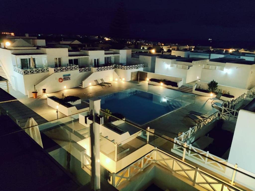 an overhead view of a building with a swimming pool at night at Casa Ila Flower Beach in Playa Honda