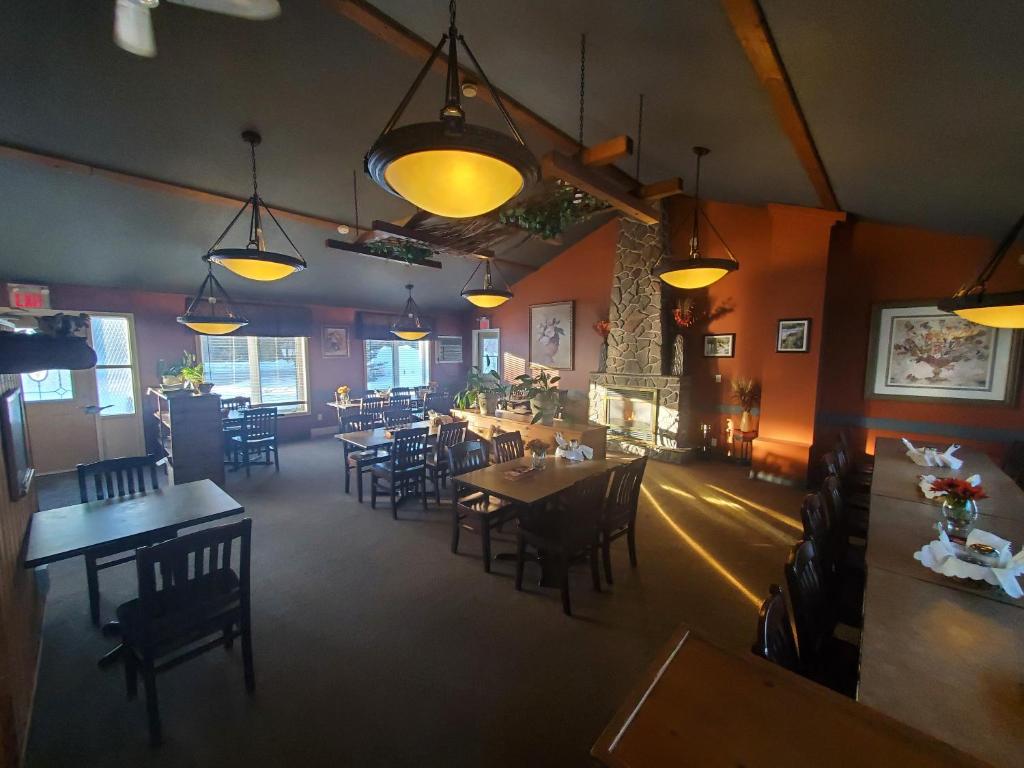 Un restaurante o sitio para comer en Spring Lake Resort