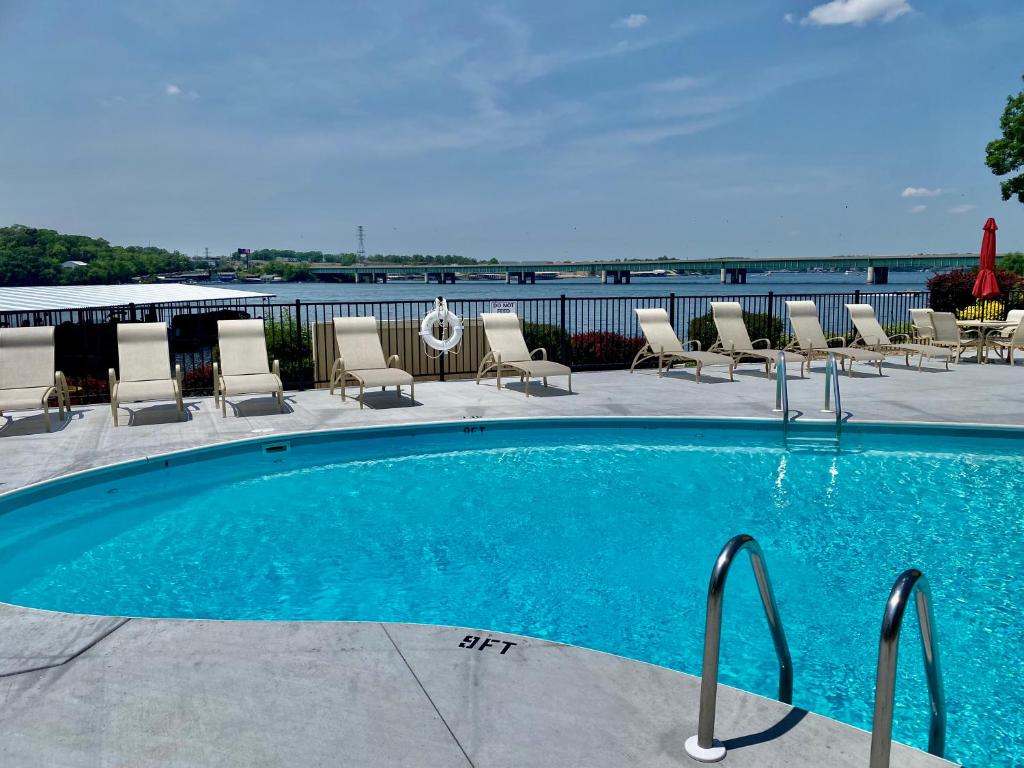 Πισίνα στο ή κοντά στο Beautiful Lakefront 3br Private Condo