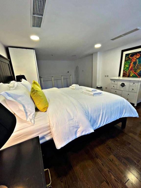 Gallery image of Stunning Duplex Studio in JLT in Dubai