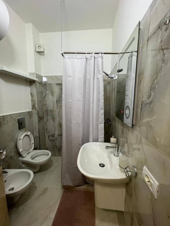 Modern on a Budget - City Centre Apartment - Imazhi 3