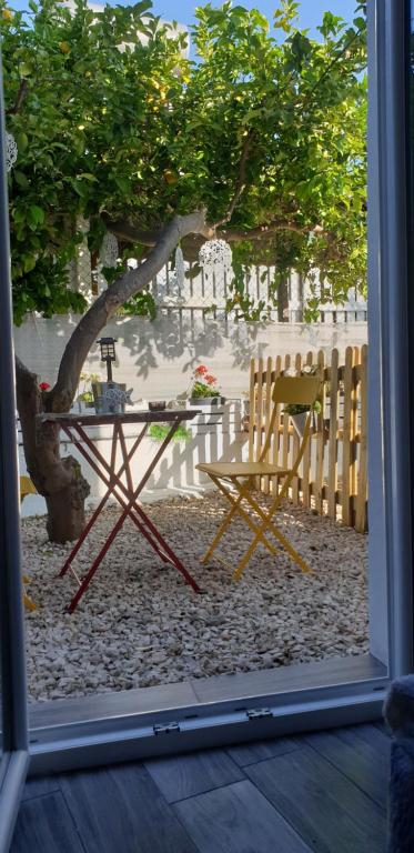 UN PASSO DAL MARE bed&breakfast San Salvo Marina - Habitación Doble Con Vistas Al Jardín
