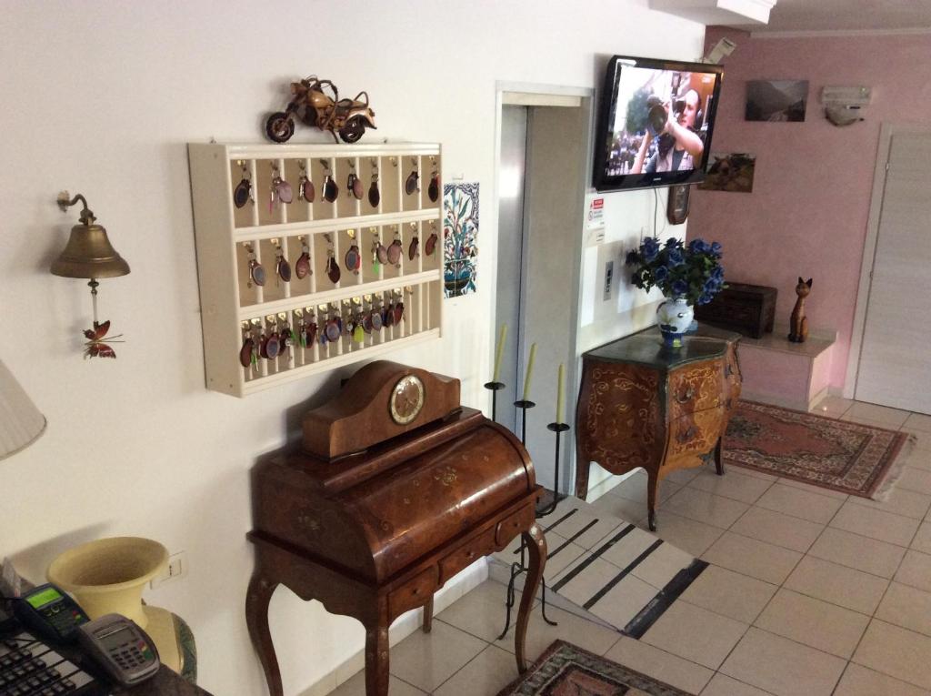 TV a/nebo společenská místnost v ubytování Hotel Settebello B&B