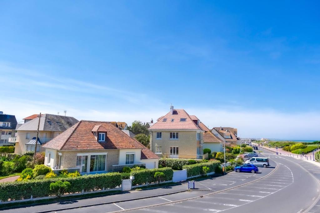 a street in a residential neighborhood with houses at Thalazur Ouistreham - Hôtel & Spa in Ouistreham