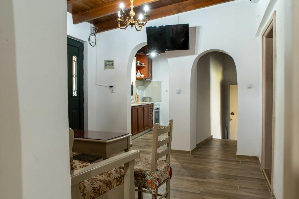 TV a/nebo společenská místnost v ubytování House Rachati