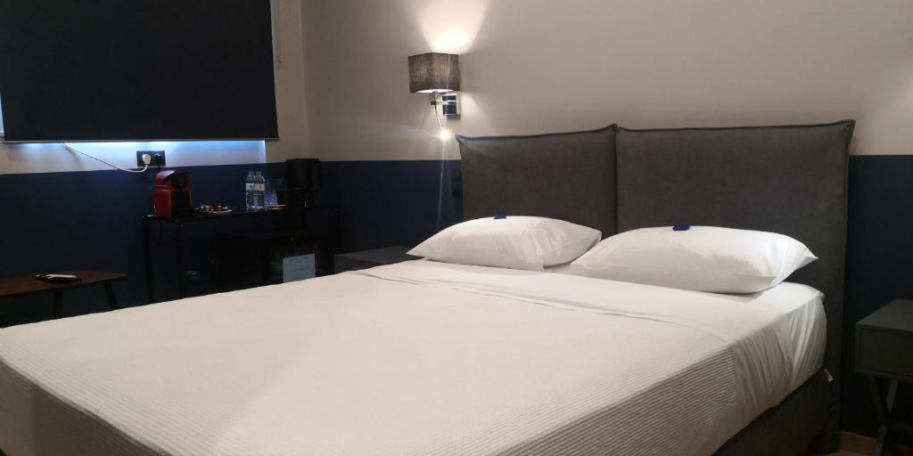 
Economy Room with Inner Courtyard View
