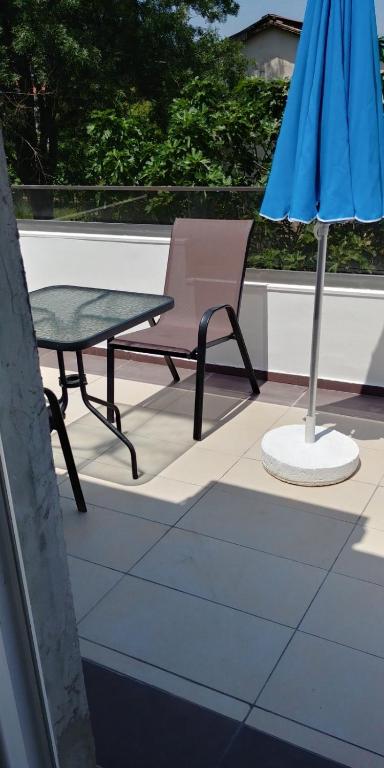 Balkón nebo terasa v ubytování White apartments