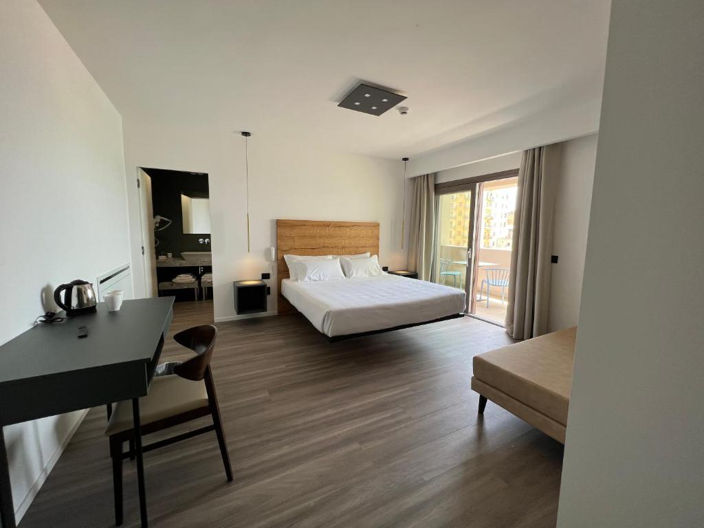 RoccaRegina Hotel - Triple Room With Terrace