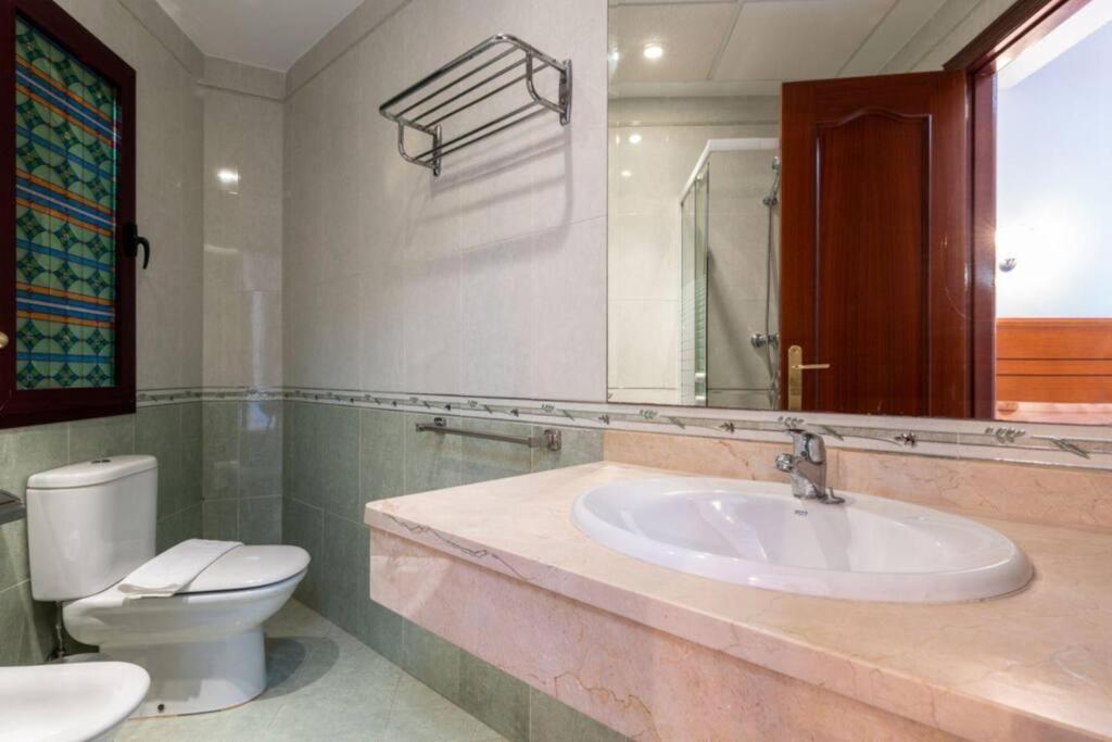 Koupelna v ubytování CT 240 - Beachfront Apartment -Don Juan Manilva