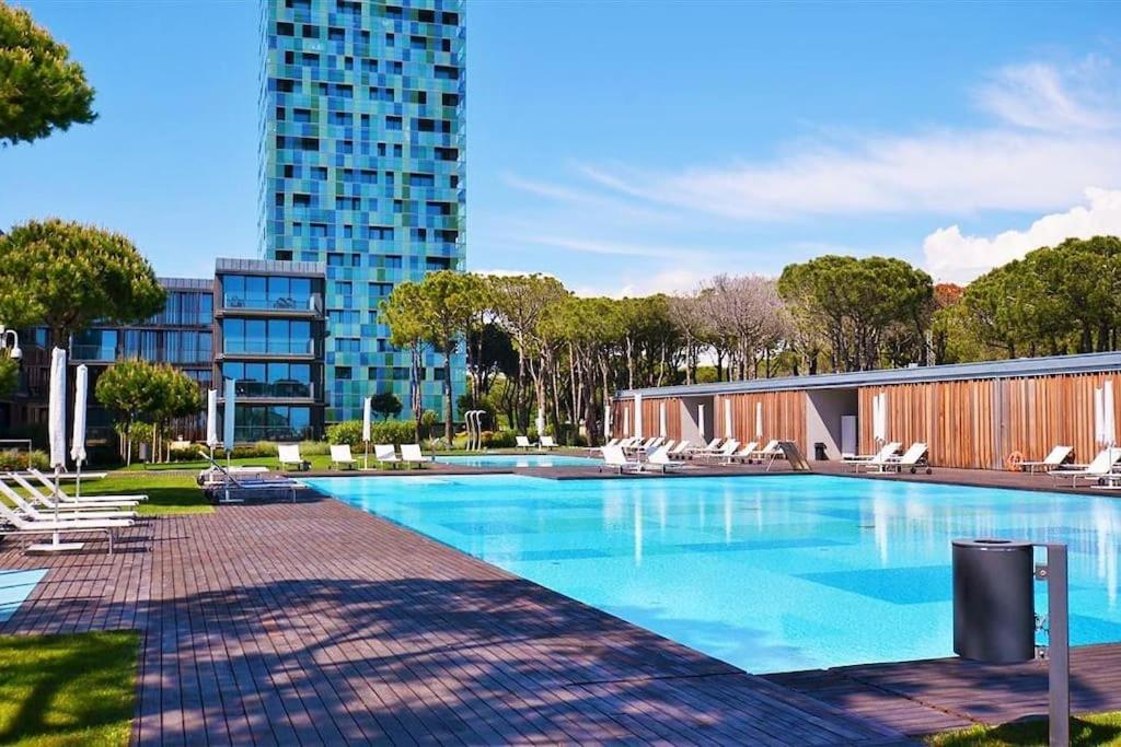 Swimmingpoolen hos eller tæt på Merville family apartment