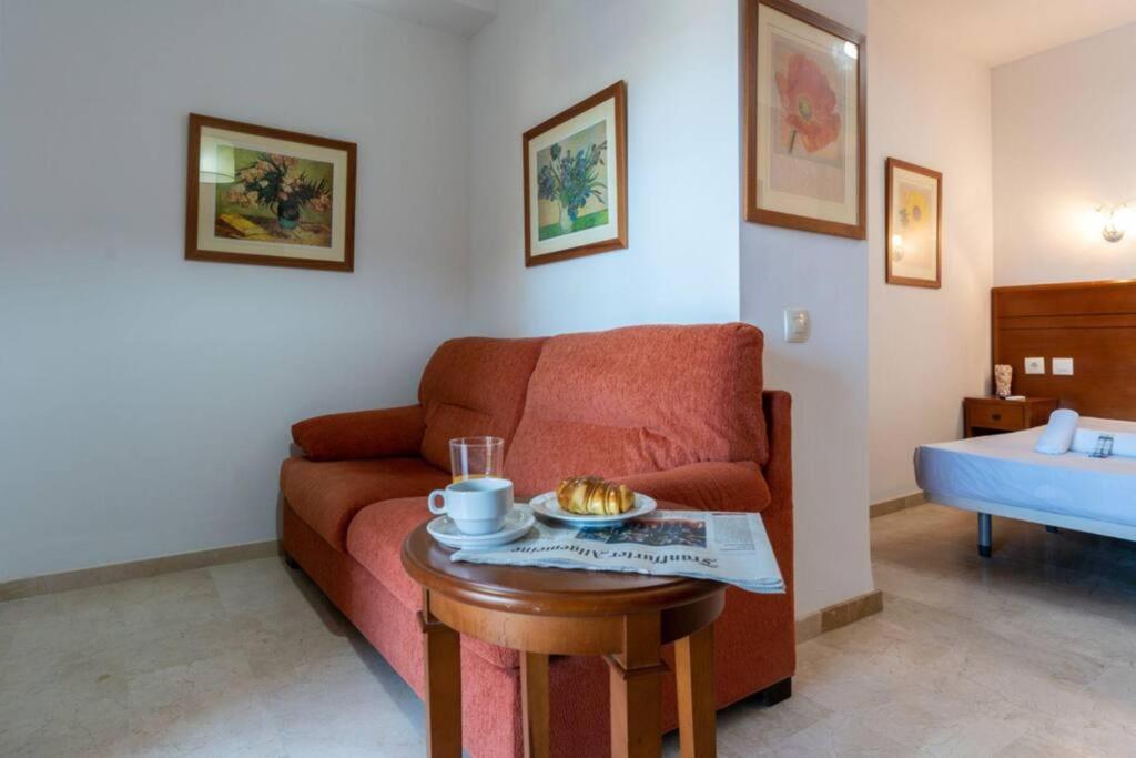 Posezení v ubytování CT 240 - Beachfront Apartment -Don Juan Manilva