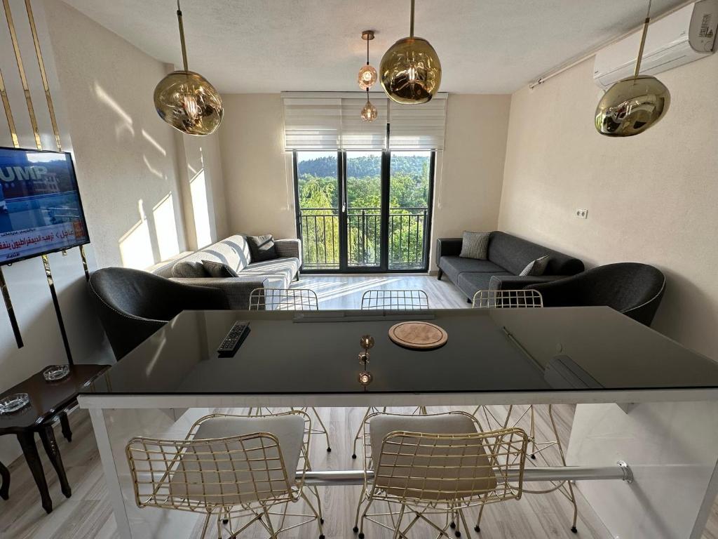 Posezení v ubytování Golden Hour Apartment بورصة شقة مريحة Bursa Nilufer مَنْظَرٌ جَمِيلٌ
