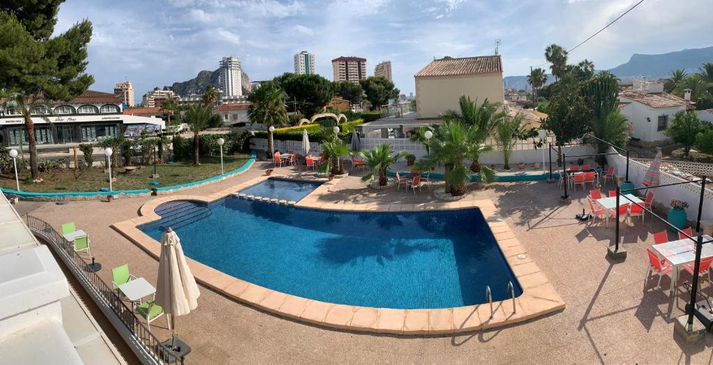 an overhead view of a swimming pool in a resort at Casa los Pinos Calpe Playa in Calpe