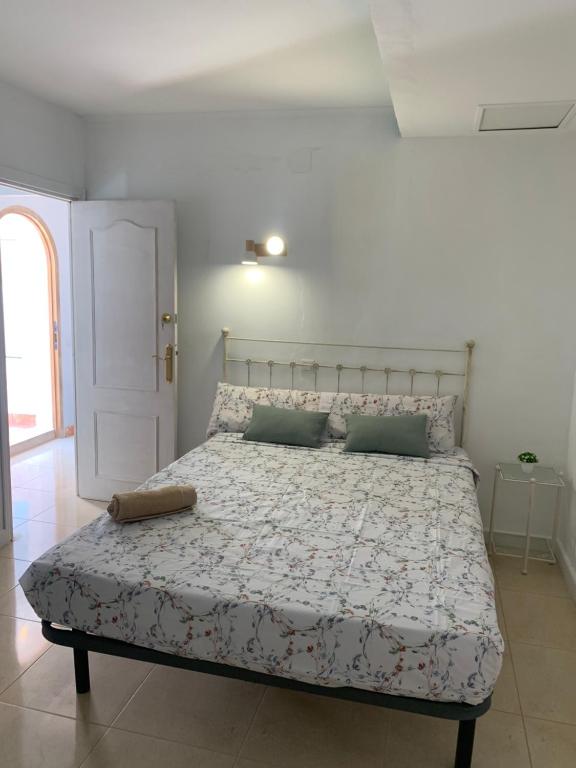 Postel nebo postele na pokoji v ubytování Casa los Pinos Calpe Playa