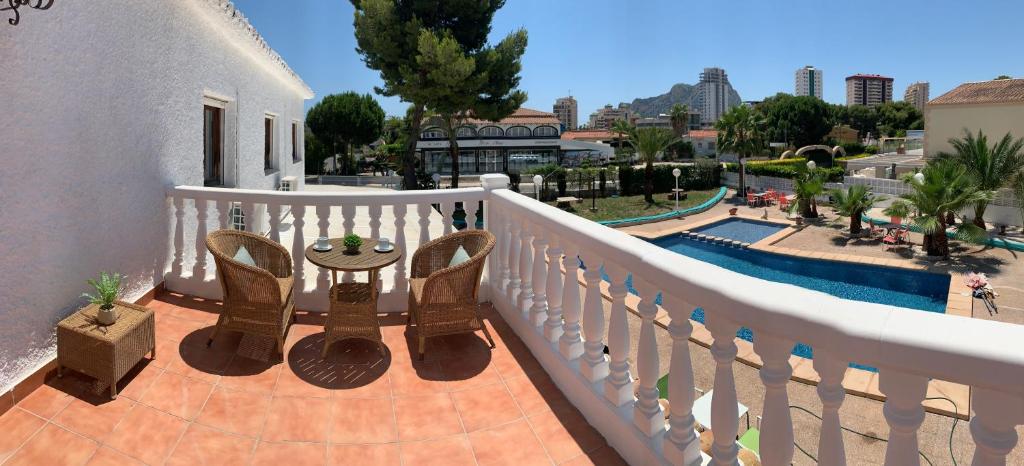 Bazén v ubytování Casa los Pinos Calpe Playa nebo v jeho okolí