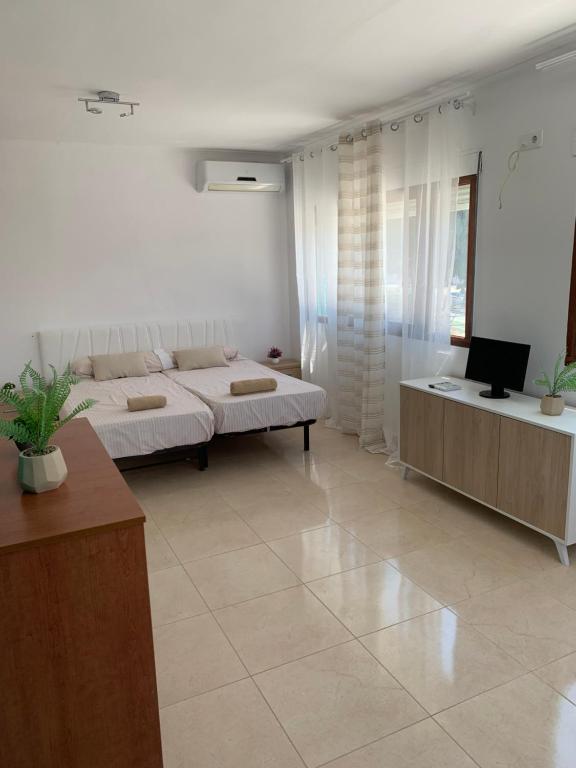 Postel nebo postele na pokoji v ubytování Casa los Pinos Calpe Playa
