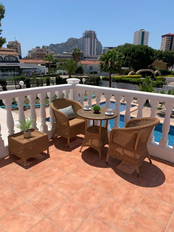 Bazén v ubytování Casa los Pinos Calpe Playa nebo v jeho okolí