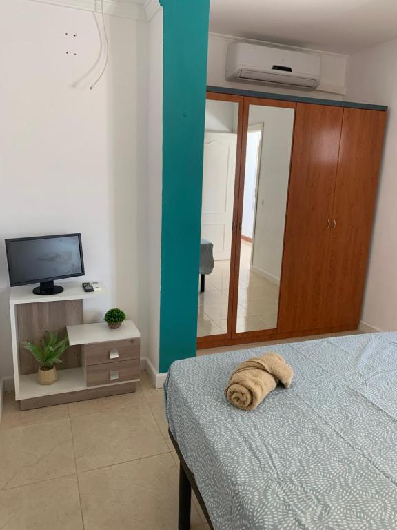 TV a/nebo společenská místnost v ubytování Casa los Pinos Calpe Playa