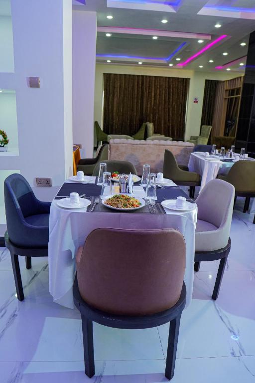Posezení v ubytování Romeneo Grand Royal Hotel