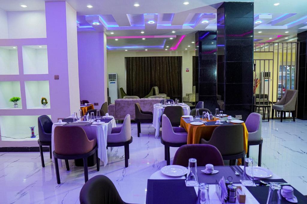 Restaurace v ubytování Romeneo Grand Royal Hotel