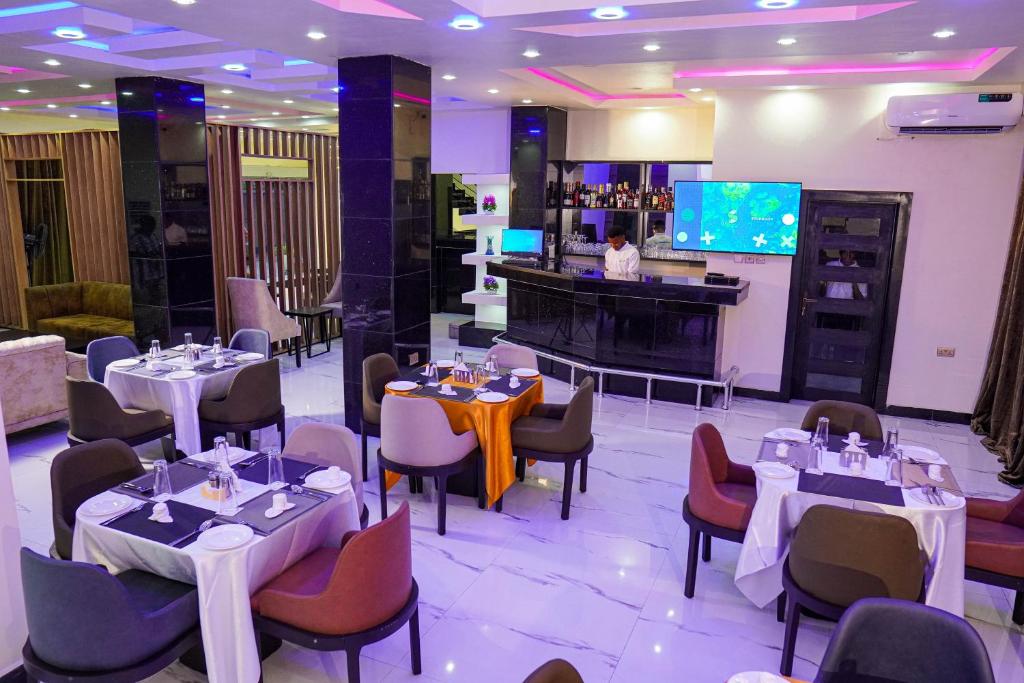 Restaurace v ubytování Romeneo Grand Royal Hotel