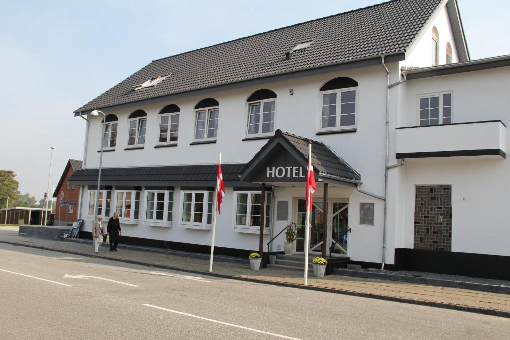 a hotel on the side of a street at Hotel Aulum Kro in Avlum