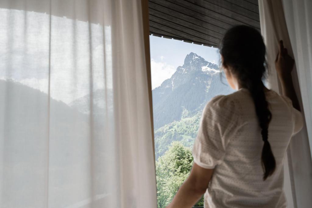 Nespecifikovaný výhled na hory nebo výhled na hory při pohledu z hotelu