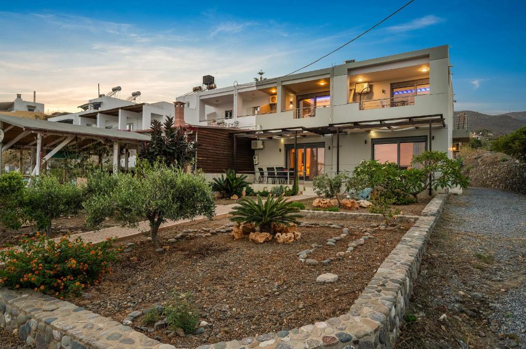 a house with a garden in front of it at Marina apartments in Léntas