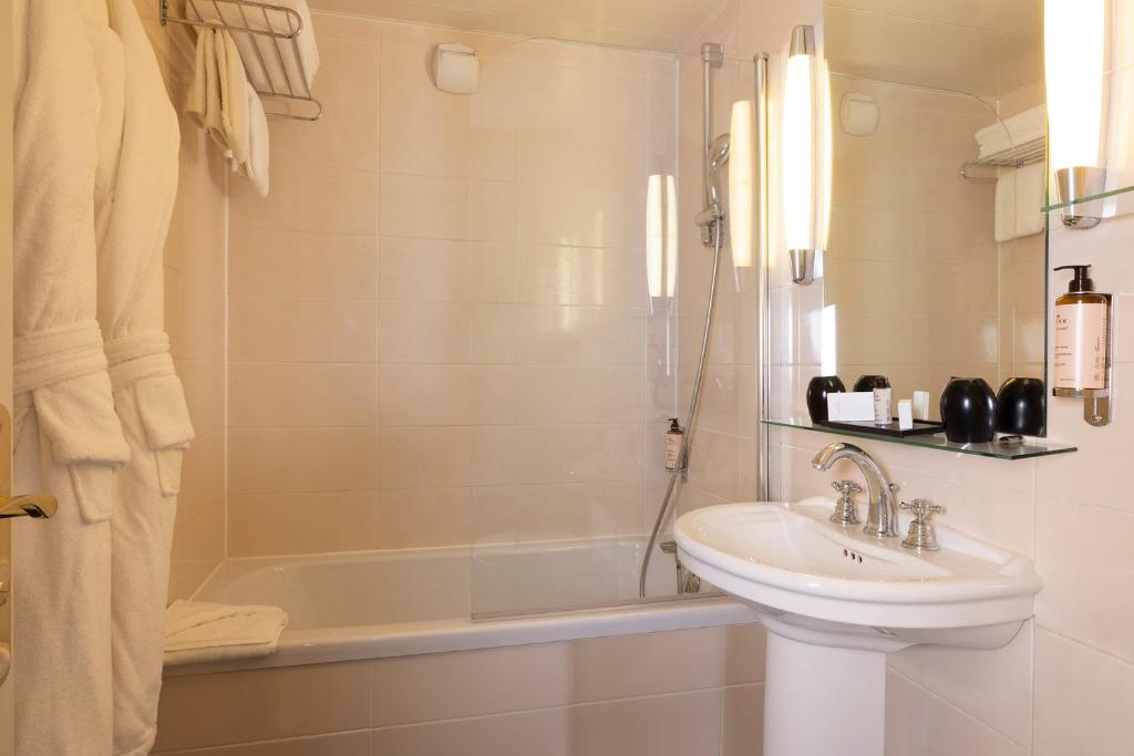 Hôtel Madeleine Plaza - Resim 17