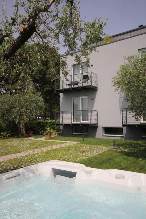 Bazén v ubytování INSULA FELIX Bed&Breakfast nebo v jeho okolí