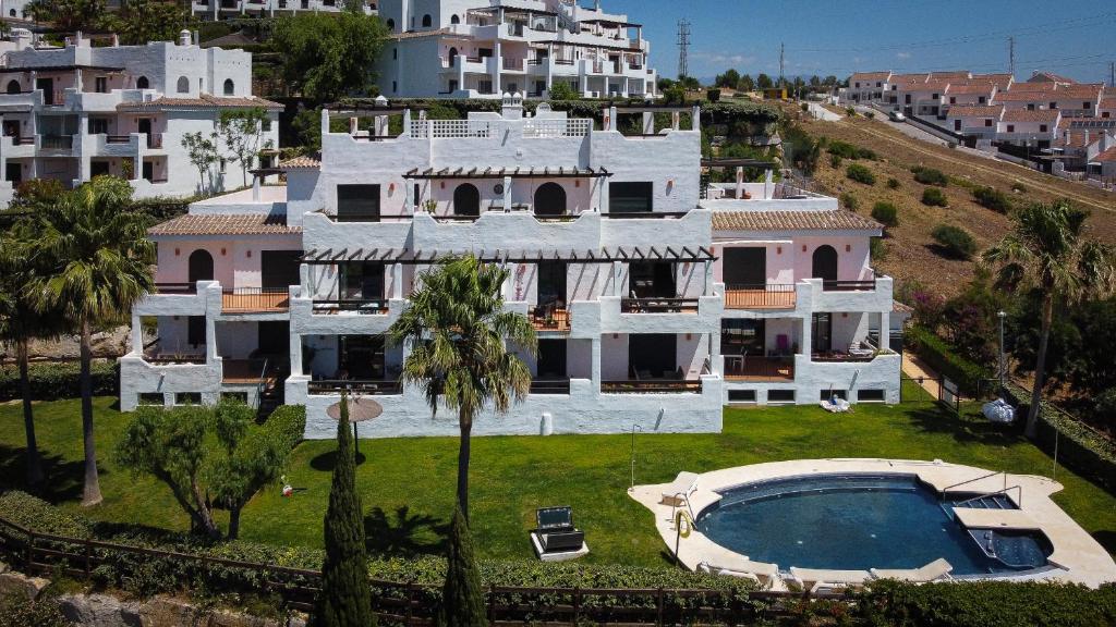 Lovely Golf apt in Casares and Finca Cortesin, Casares ...