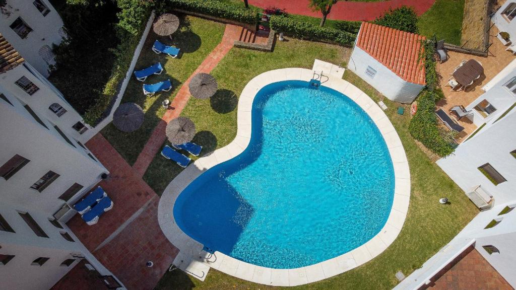 Bazén v ubytování 24 Rooftop terrace sea views golf Duquesa Manilva Andalusia nebo v jeho okolí