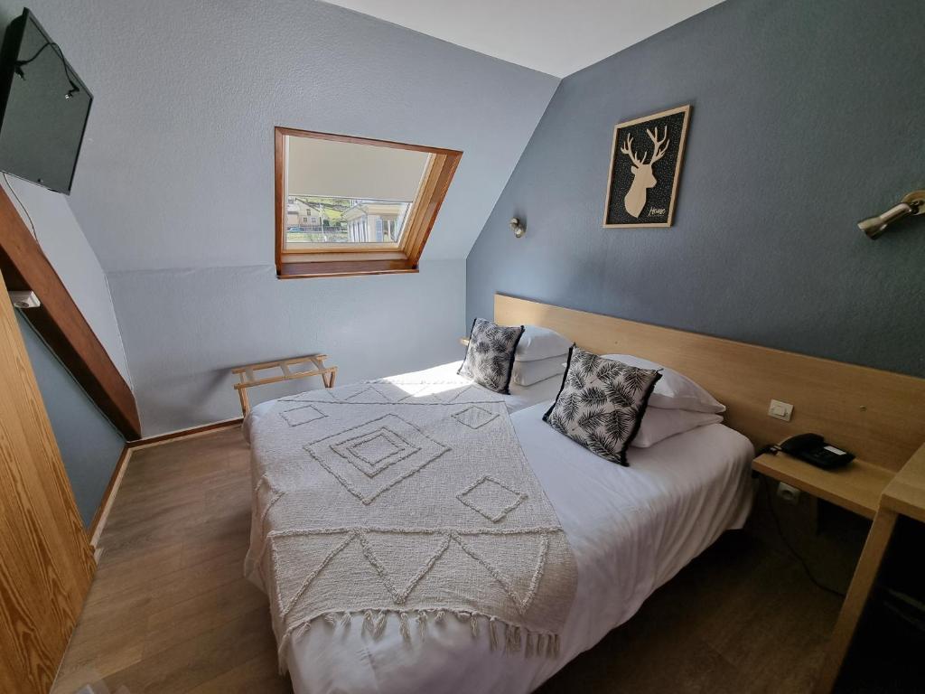 Logis Hôtel Restaurant De La Poste et SPA de Montagne - 双人/双床间 - 村庄一侧