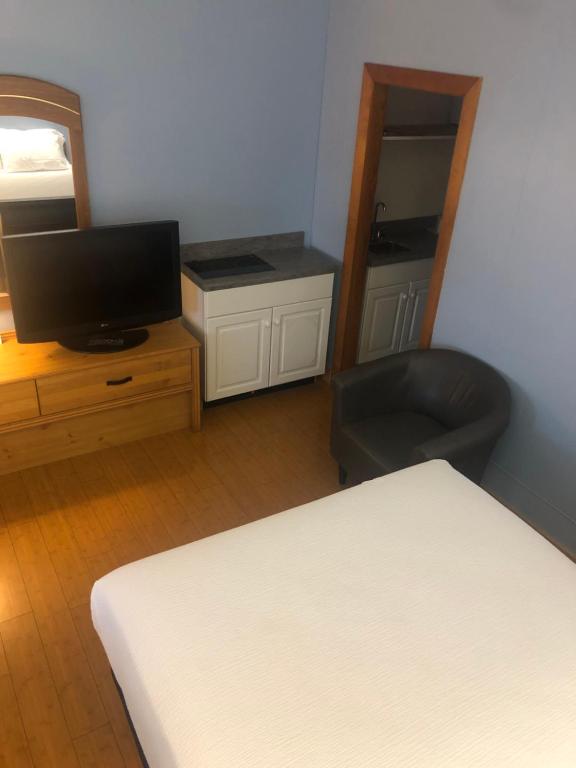 Executive Motel photo