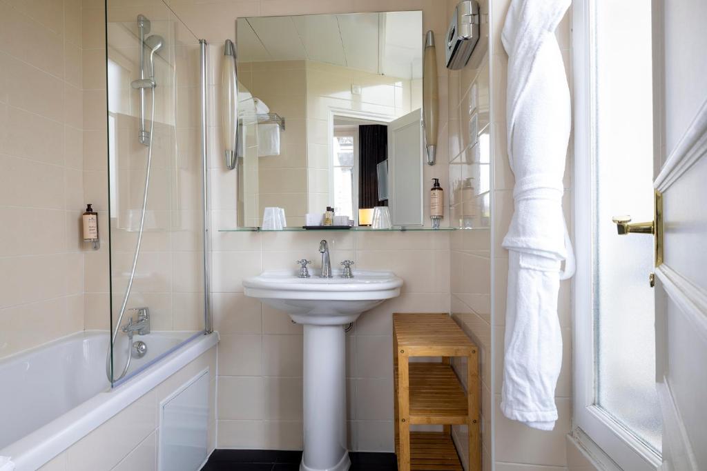 Hôtel Madeleine Plaza - Resim 24