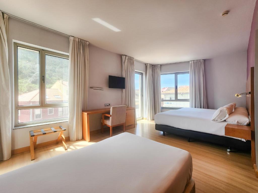 En eller flere senger på et rom på Hotel Faranda Marsol Candás