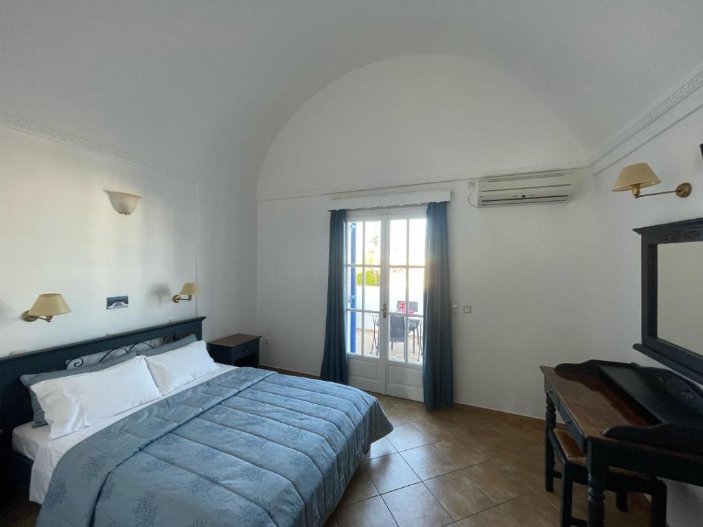 Postel nebo postele na pokoji v ubytování Leonidas Apartments